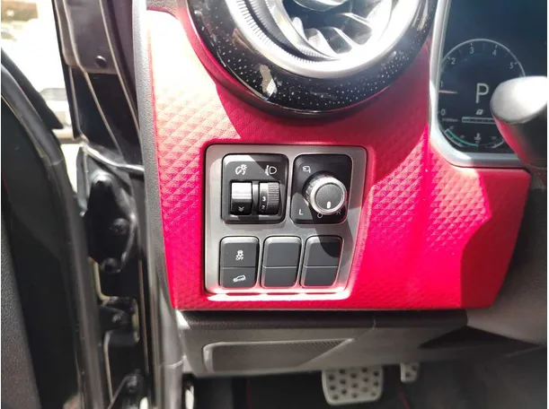 Car image 34
