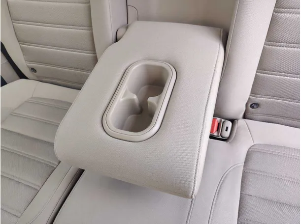 Car image 27