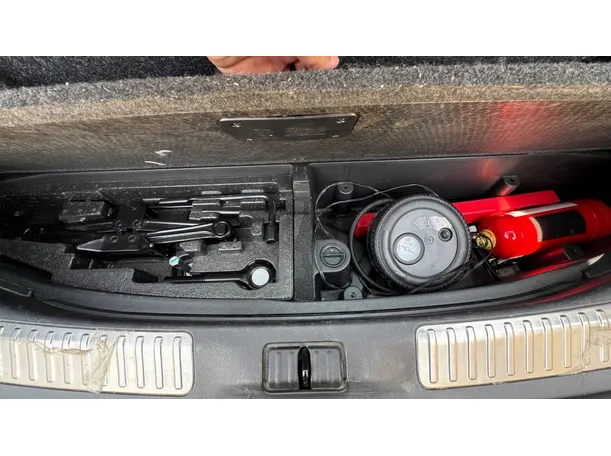 Car image 29