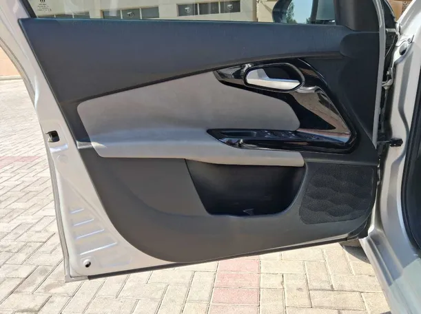 Car image 10