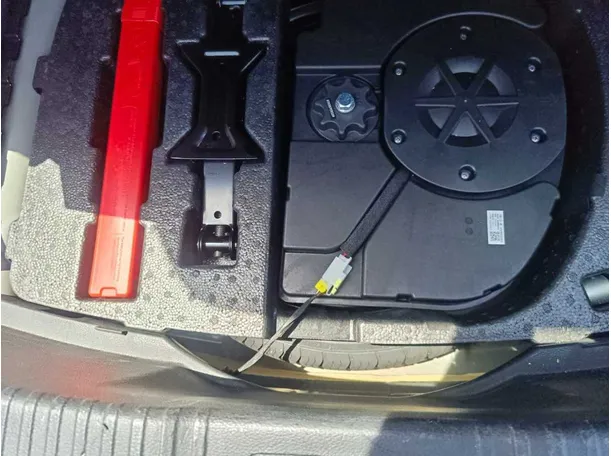 Car image 33