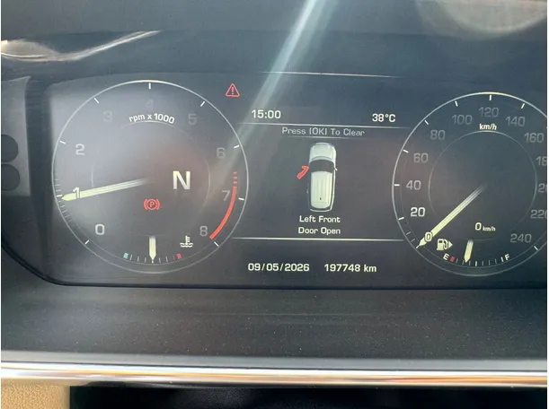 Car image 24