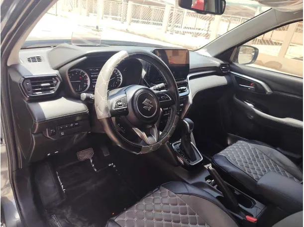 Car image 13