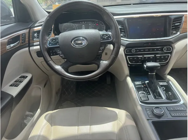 Car image 16