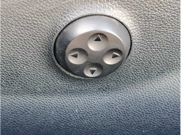 Car image 25