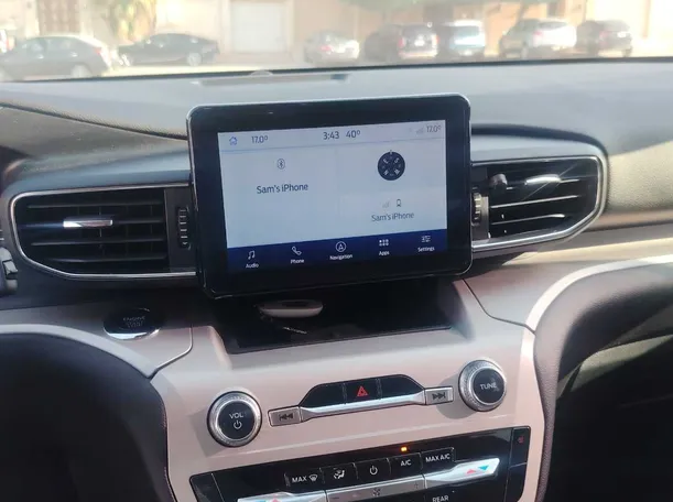 Car image 19