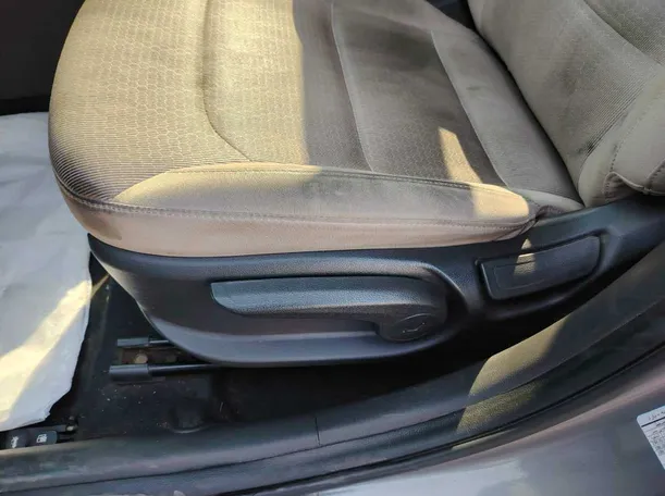 Car image 32