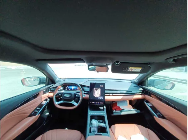 Car image 12