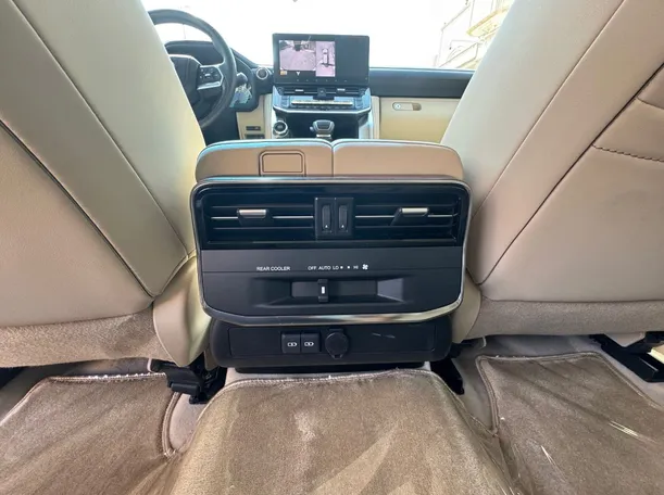 Car image 25