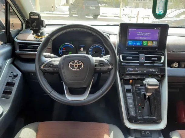 Car image 13