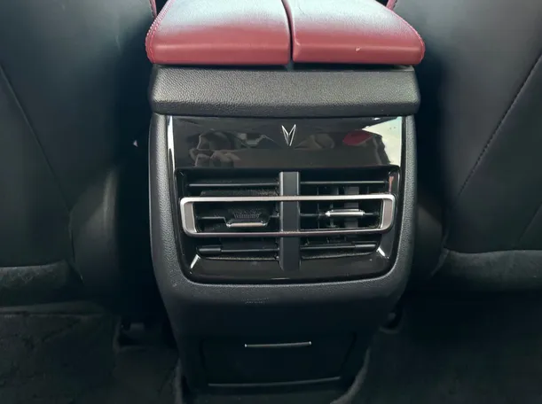 Car image 26
