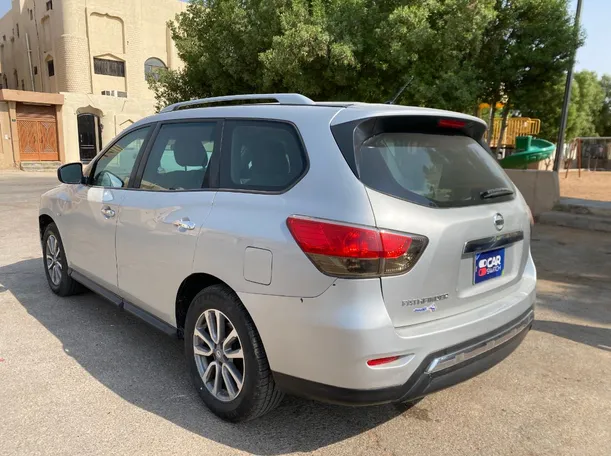Car image 7