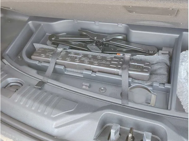 Car image 37