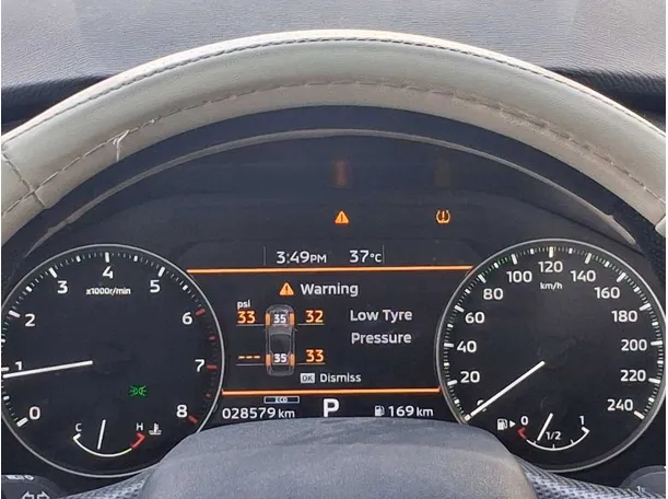 Car image 18