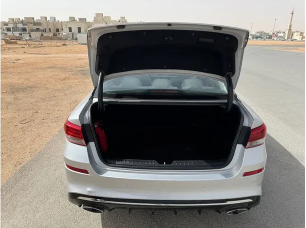 Car image 20