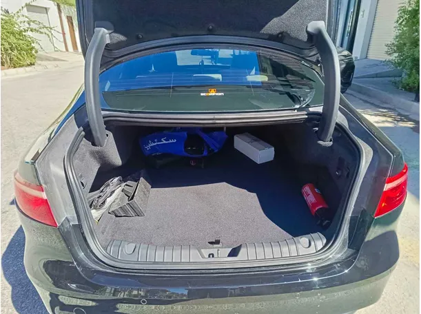 Car image 32