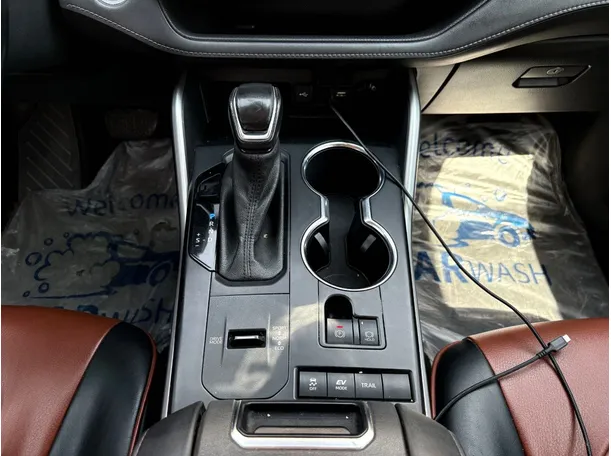 Car image 20