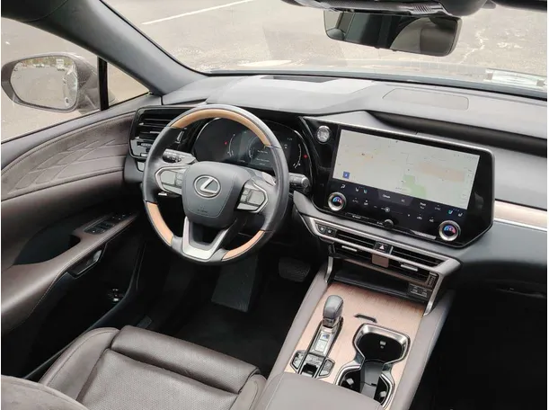 Car image 25