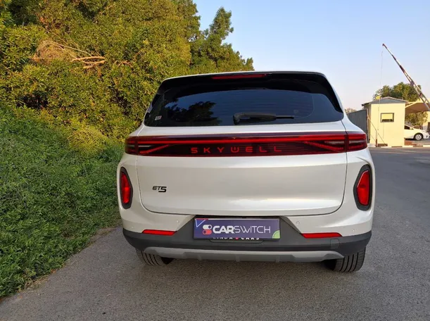 Car image 6