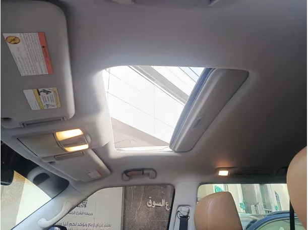 Car image 26