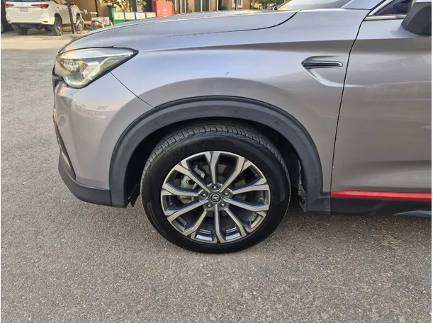 Car image 9