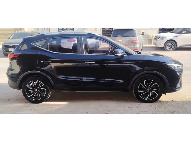 Car image 4