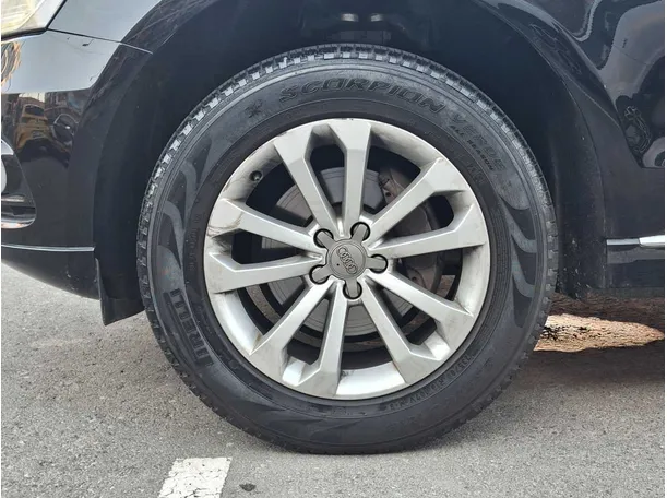 Car image 9