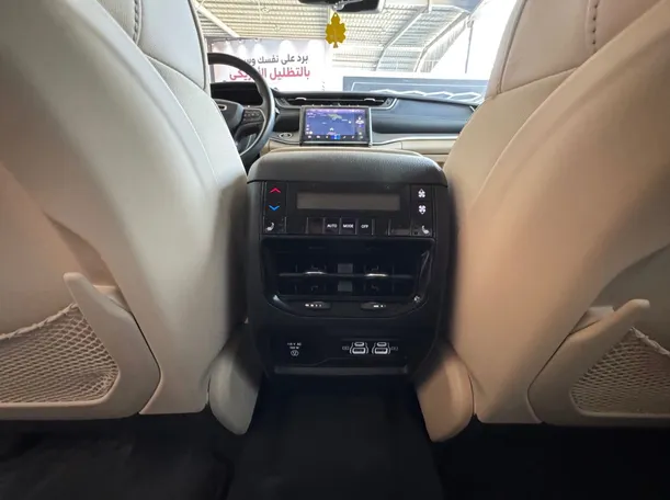 Car image 24