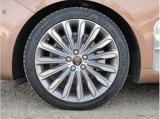 Car image 10
