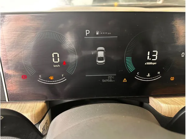 Car image 19