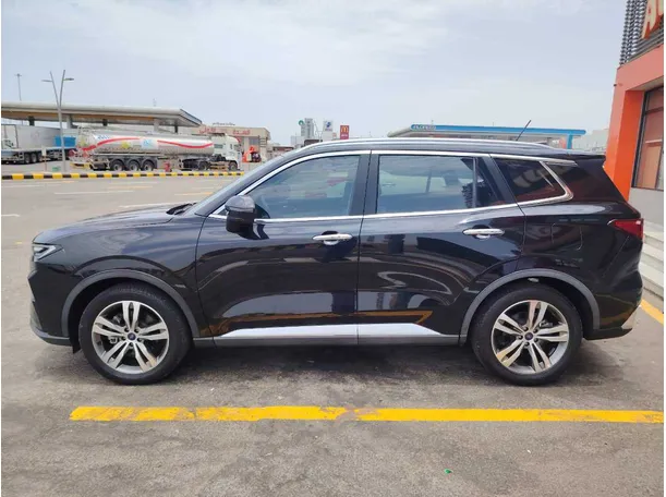 Car image 8