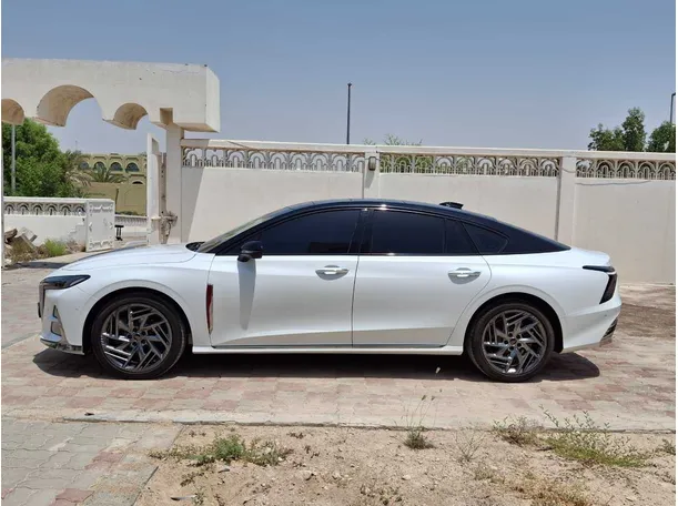 Car image 8