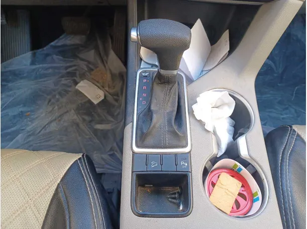 Car image 14