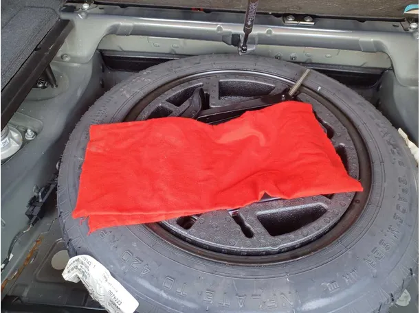 Car image 26
