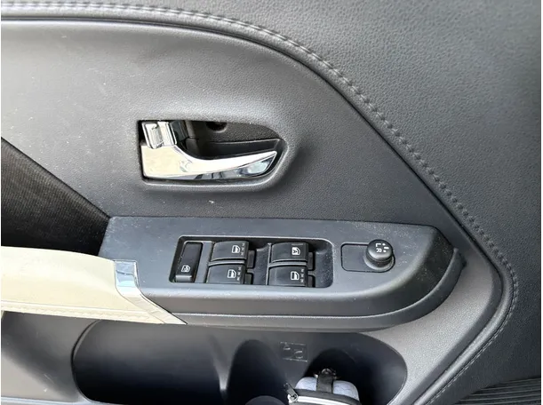 Car image 25