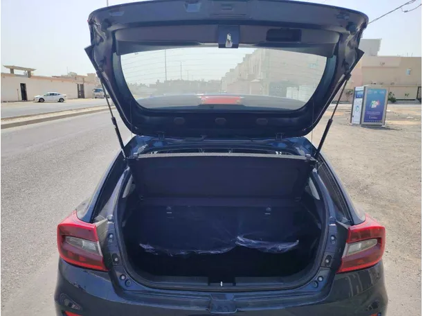 Car image 23