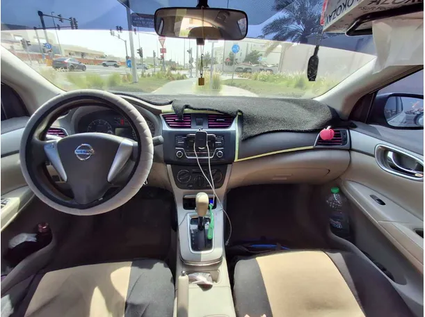 Car image 14