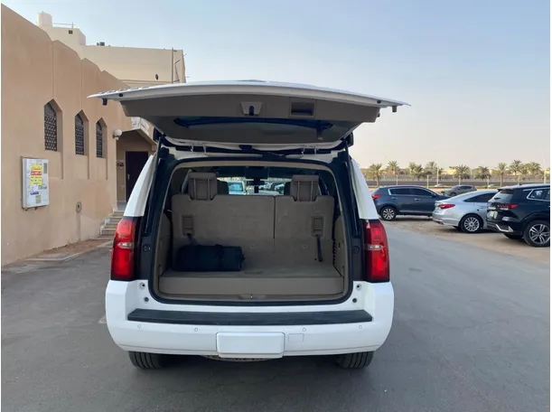 Car image 18