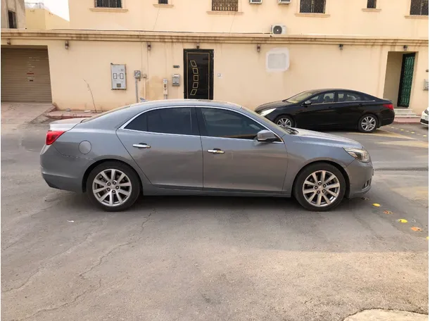 Car image 4