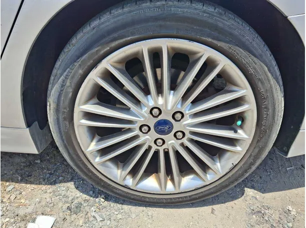 Car image 7