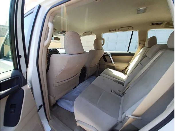Car image 13