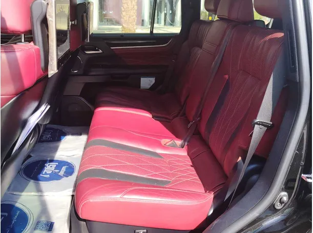 Car image 18