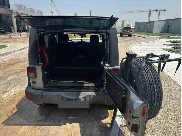 Car image 17