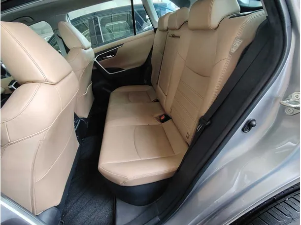 Car image 23