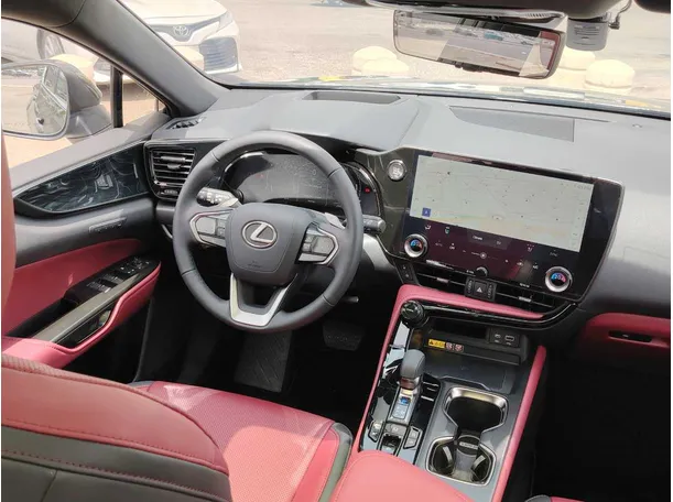 Car image 25