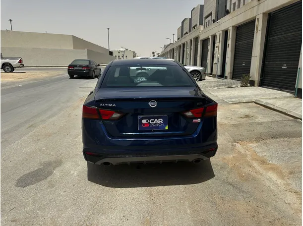 Car image 6