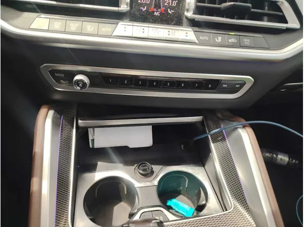 Car image 26