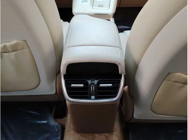 Car image 33