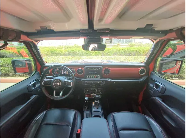 Car image 14