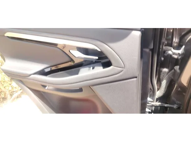 Car image 30